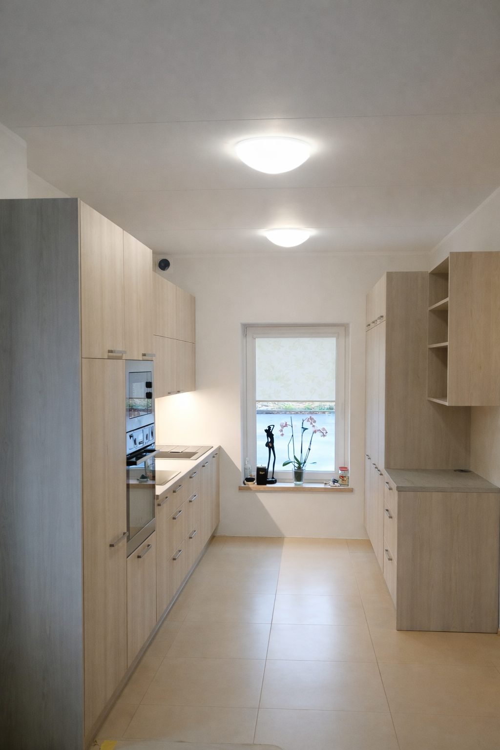 Puidumustriga köögid — pilt 21